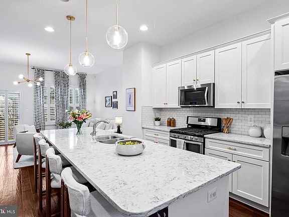 3rd image of 1602 Rampart Mews