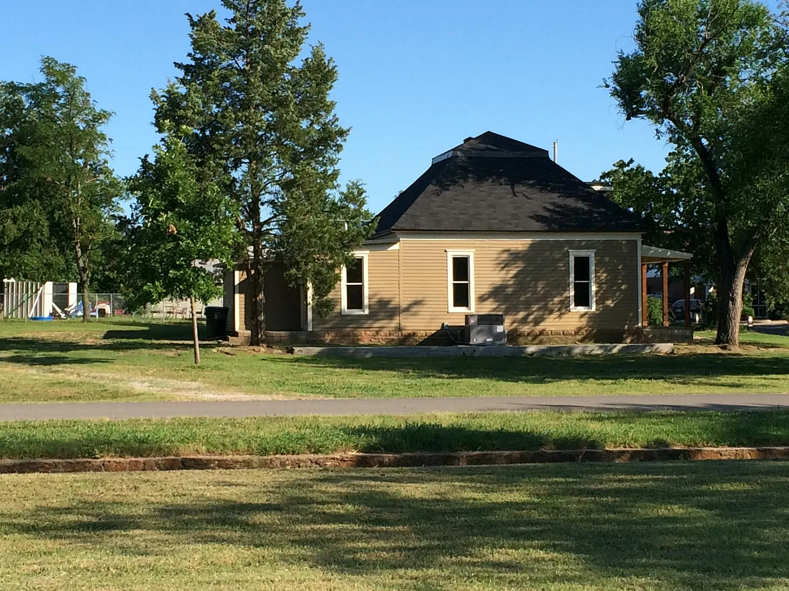 2 bed, 850 sqft, $950 — Photo 2