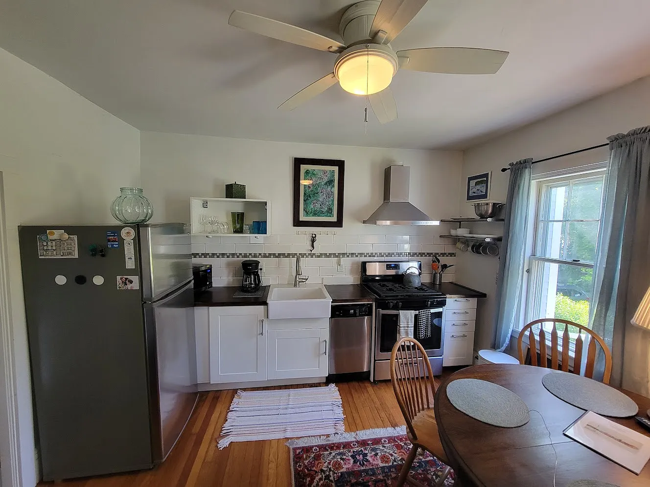 2 bed, 700 sqft, $2,100 — Photo 3