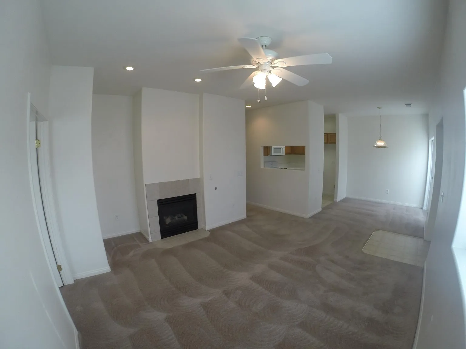 2 bed, 977 sqft, $1,695 — Photo 2