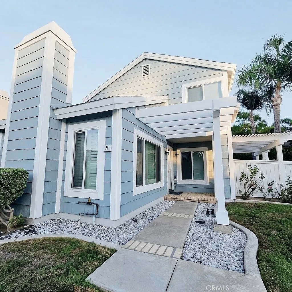 3 bed, 2.5 bath, 1571 sqft, $5,000 — Photo 1