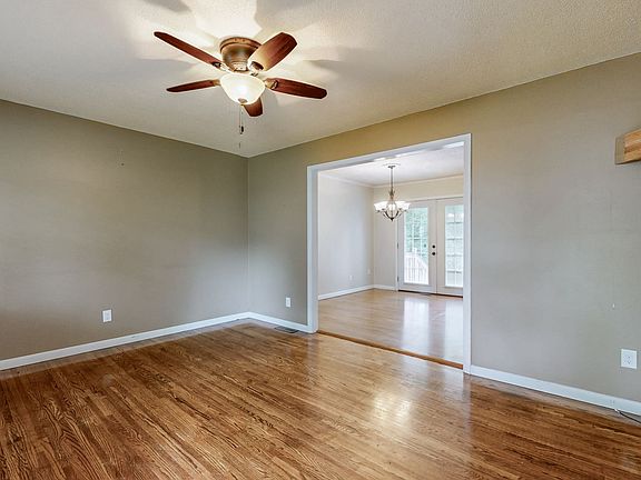 5th image of 1005 Pinewood Ct