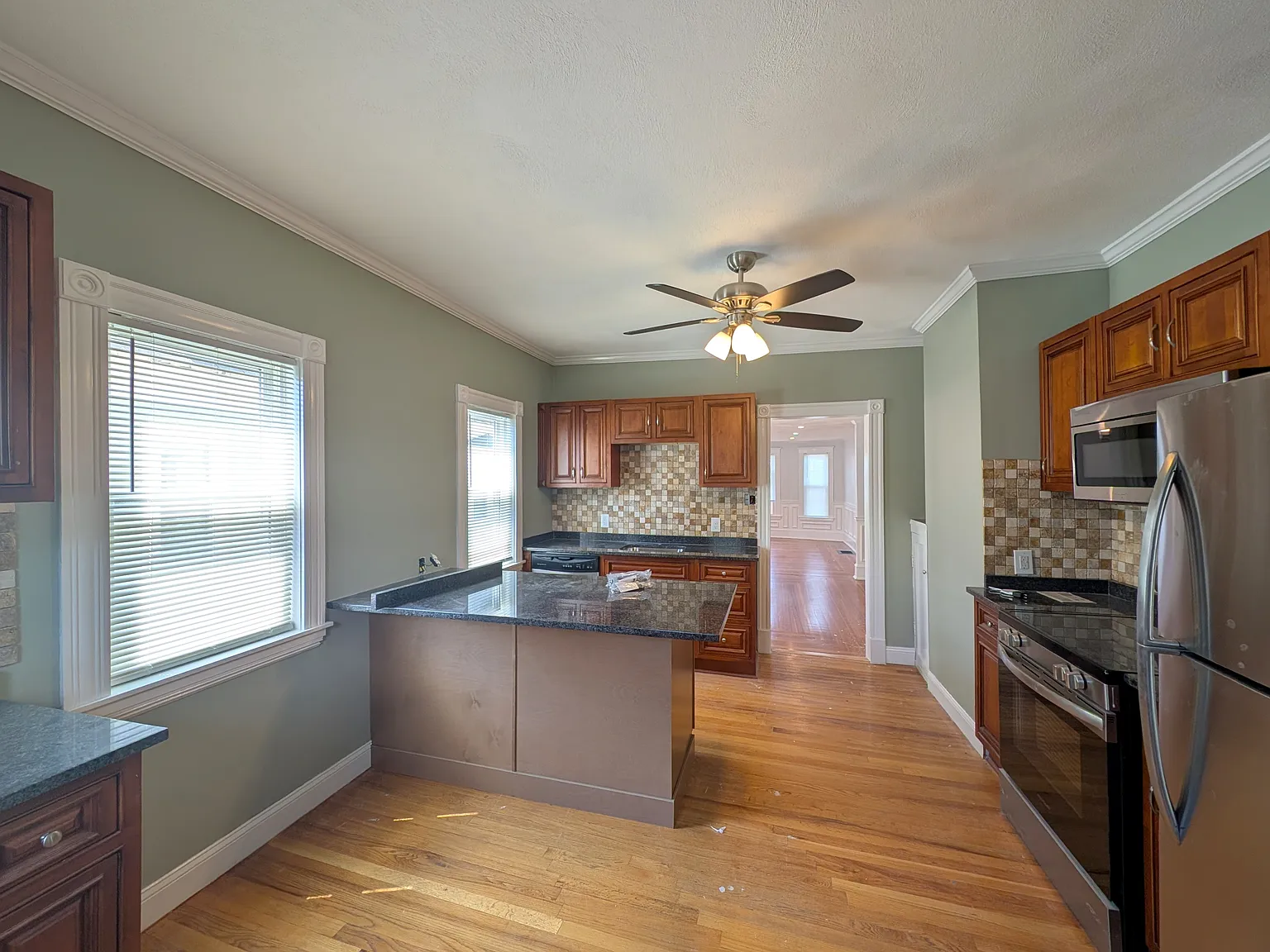 3 bed, 1250 sqft, $4,200 — Photo 4