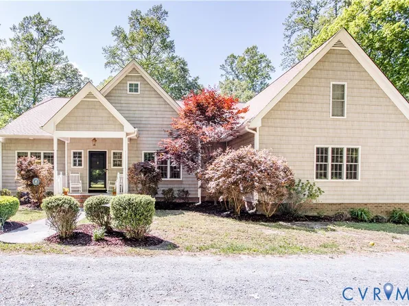 19614 Creekside Dr, Spring Grove, VA 23881