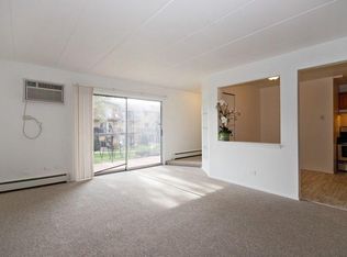 5333 Waterbury Dr APT 302, Crestwood, IL