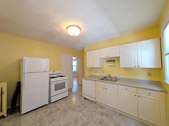 4th image of 79 Conwell Ave #1