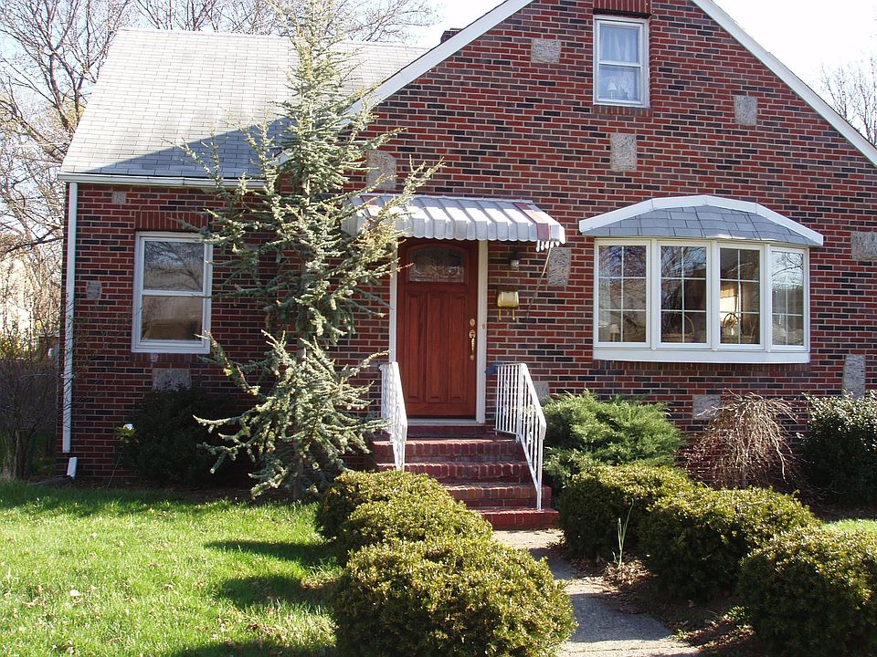 Completely updated, all you need to do is MOVE in!!