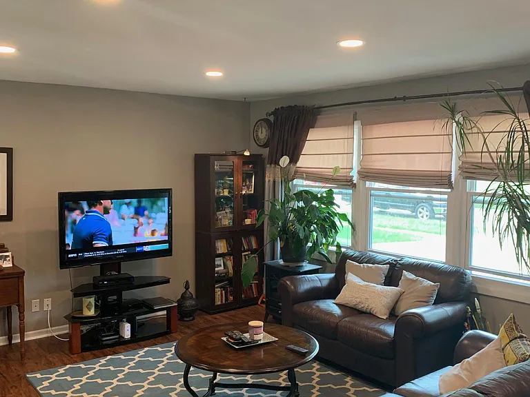 7515 Churchill Dr — Photo 2