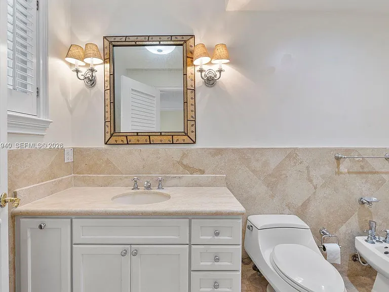 1037 Alfonso Ave — Photo 24