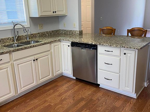 3rd image of 543 Lancaster Ct