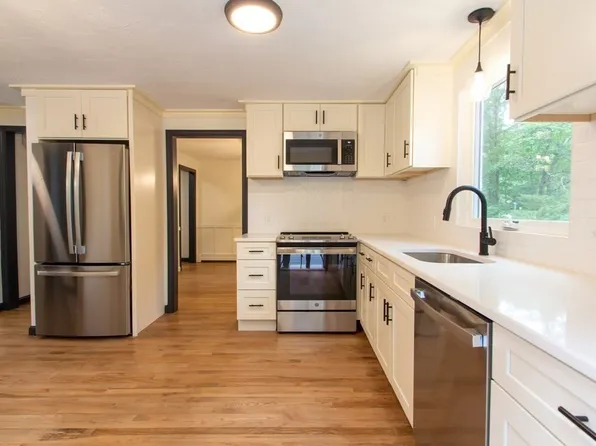 1 Forest Rd, Forestdale, MA 02644