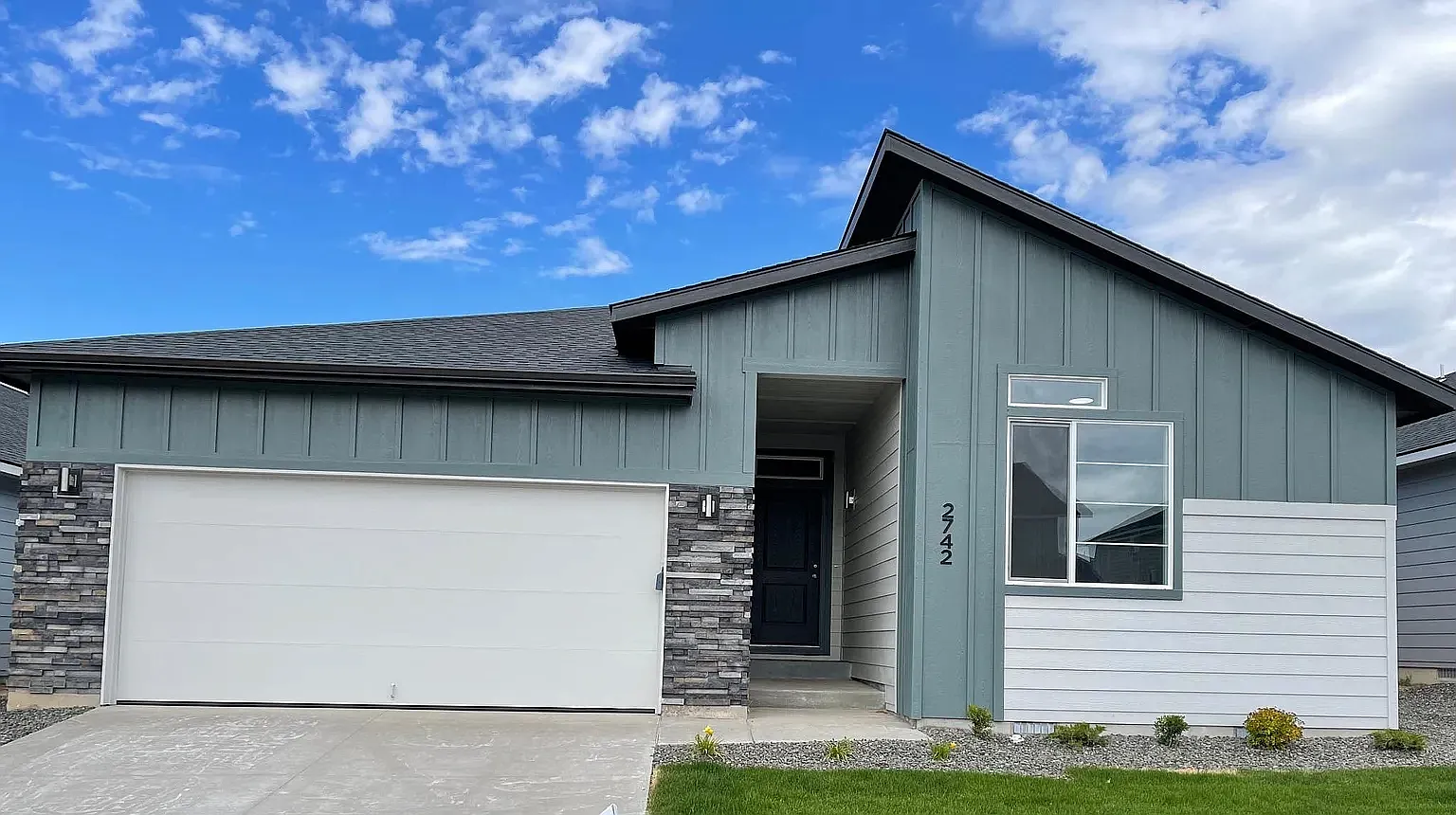 4 bed, 2025 sqft, $7,000 — Photo 3