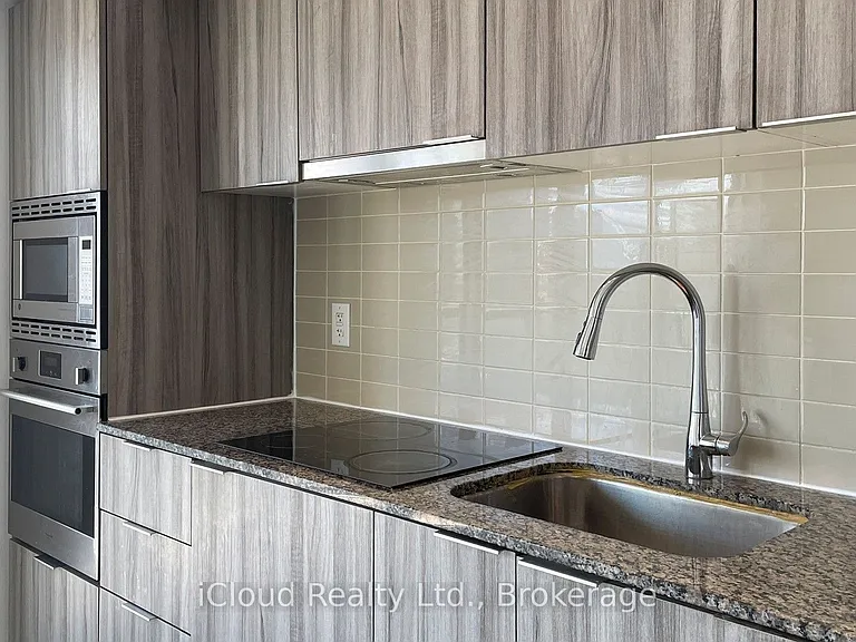 955 Bay St #2818 — Photo 12