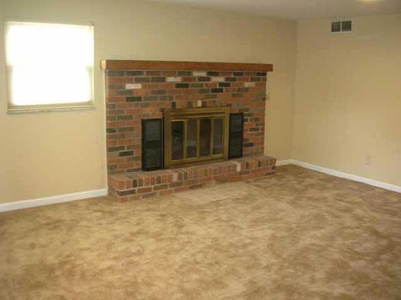 4th image of 2515 N Constellation Dr