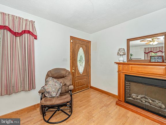 5th image of 11004 Decker Ave