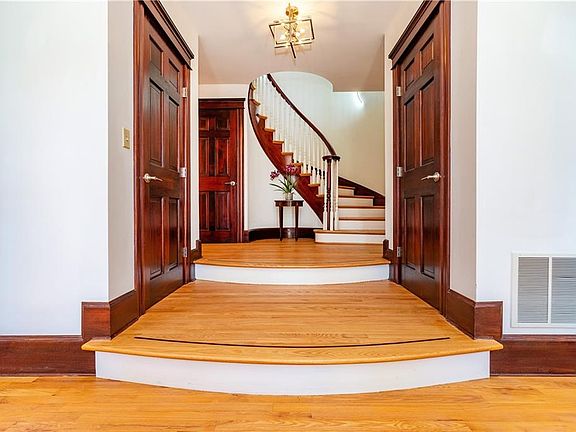 4th image of 73 Nottingham Dr