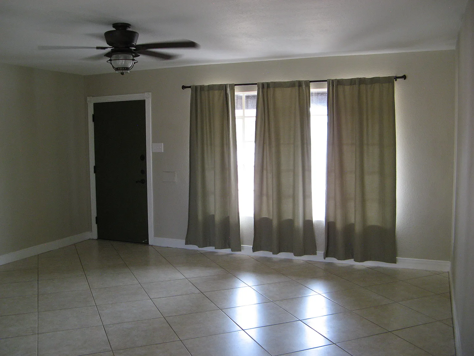3 bed, 1301 sqft, $2,500 — Photo 2