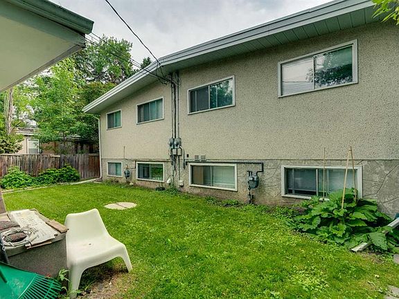3rd image of 2431 & 2429 E 26th St SW