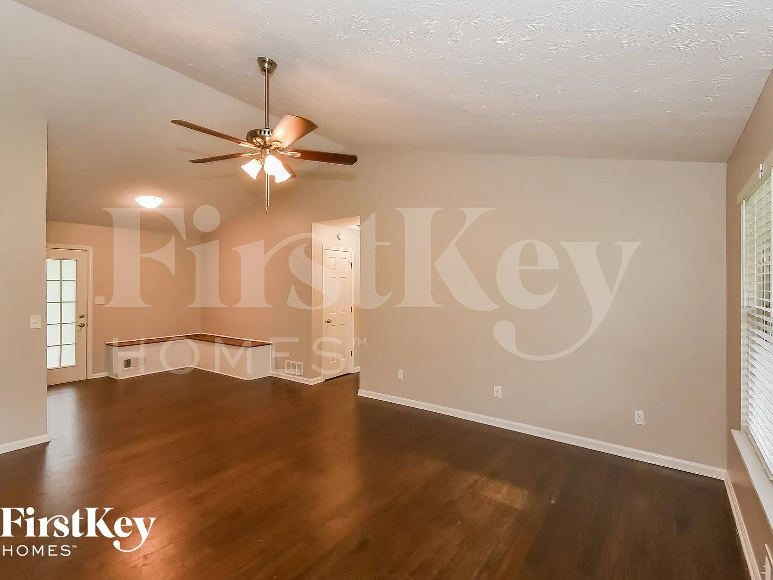 3 bed, 2.0 bath, 1144 sqft, $1,660 — Photo 2