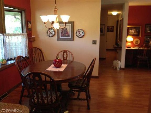 4th image of 122 Brandywood Ln