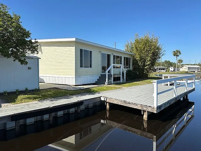 2 bed, 2.0 bath, 861 sqft, $1,750 — Photo 2