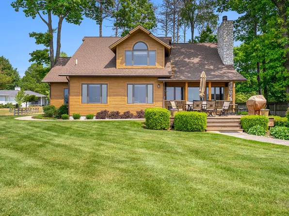 5549 S Lakeshore Dr, Ludington, MI 49431