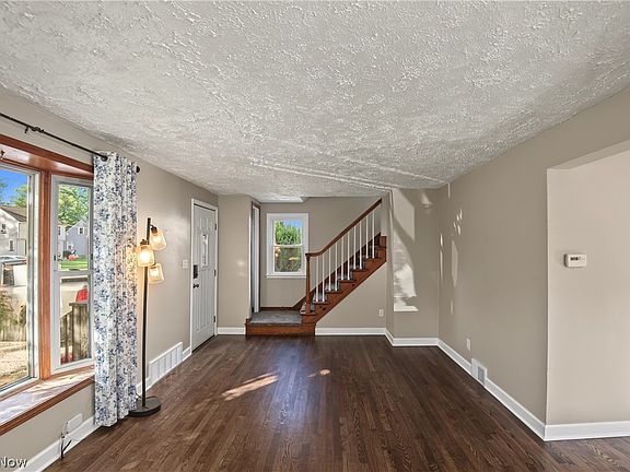 3rd image of 137 Wilson Ave