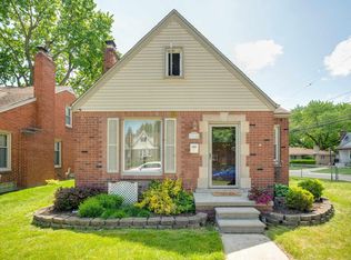 15214 Nehls Ave, Eastpointe, MI 48021