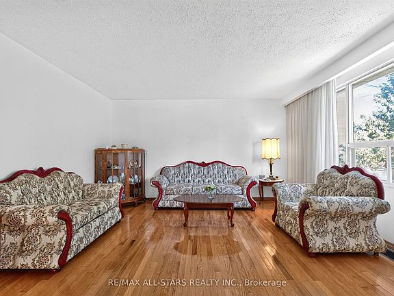 3rd image of 12 Adanac Dr
