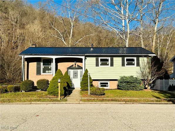 100 Lisa Ct, Weirton, WV 26062