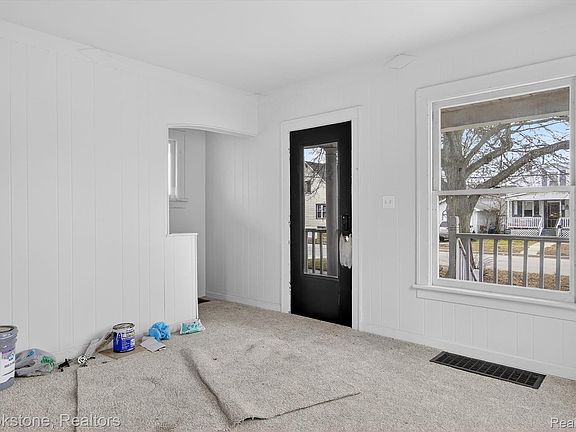 4th image of 812 Bacon St
