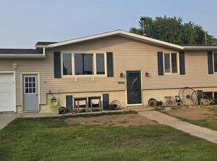 105 W Greene St, Castalia, IA 52133