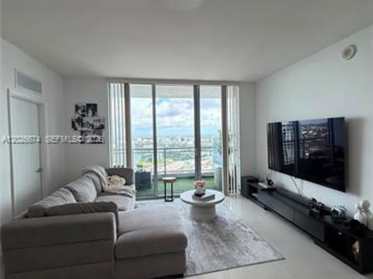 90 SW 3rd St #4006 — Photo 3