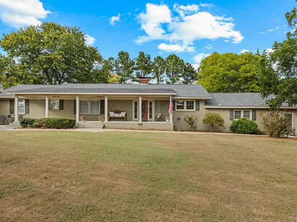 106 McPeters Dr, Killen, AL 35645