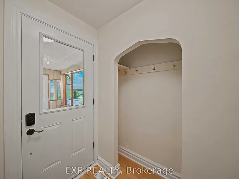 452 Sunnyside Ave — Photo 3