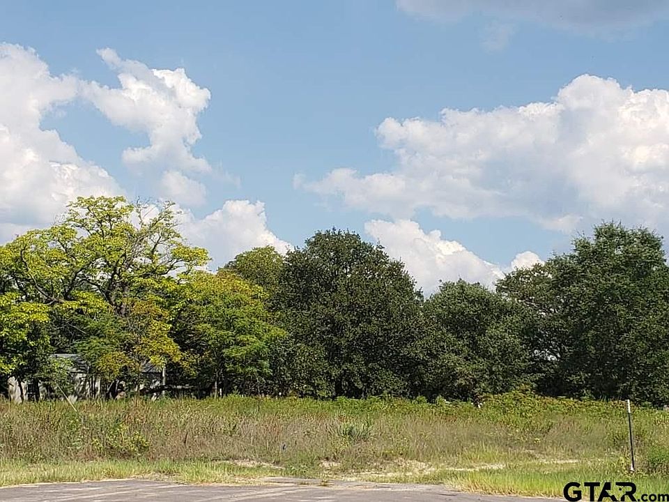 2nd image of 4 5th Cres #2249