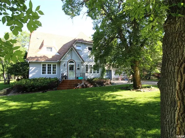 215 7th AVENUE E, Shaunavon, SK S0N 2M0