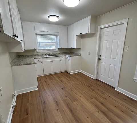 5th image of 4704 Alma St