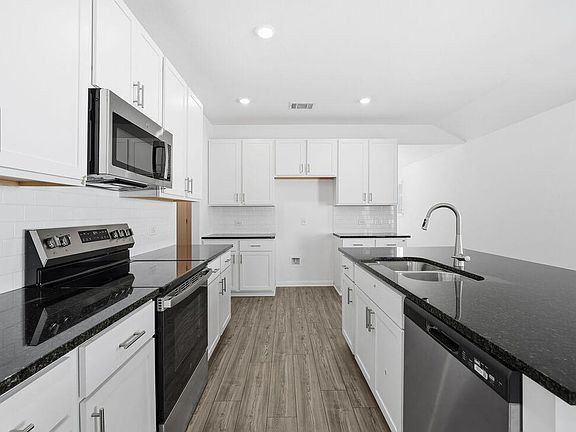 2nd image of 828 Drystone Trl