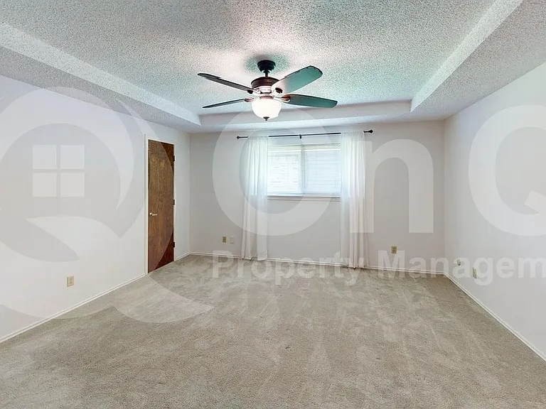 1114 Valerie Dr — Photo 11
