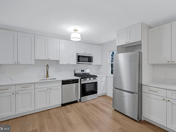 4th image of 14766 Barksdale St