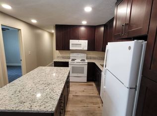 4400 S 27th St #B14, Lincoln, NE 68512