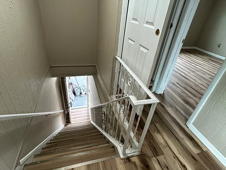 729 Moltke Ave #B — Photo 14