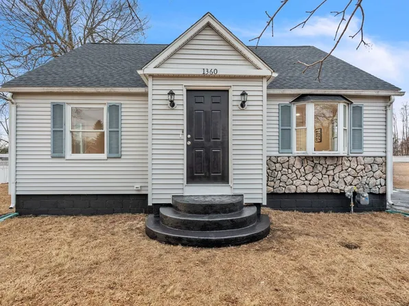 1360 Granby Rd, Chicopee, MA 01020