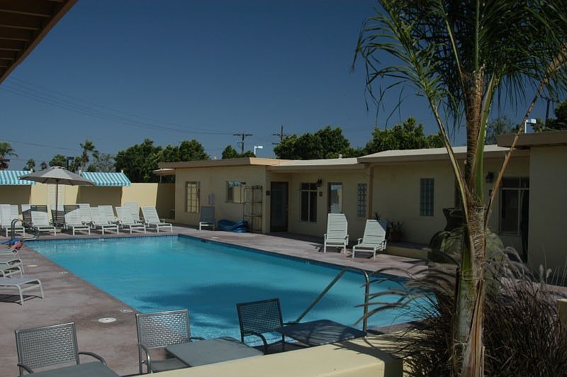 2nd image of 2150 N Palm Canyon Dr