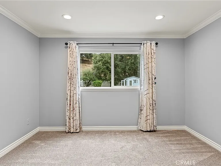 1096 Canyon View Dr — Photo 26