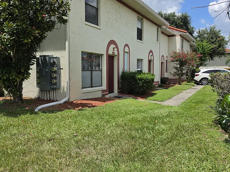 1712 Silver Creek Ct #99 — Photo 1