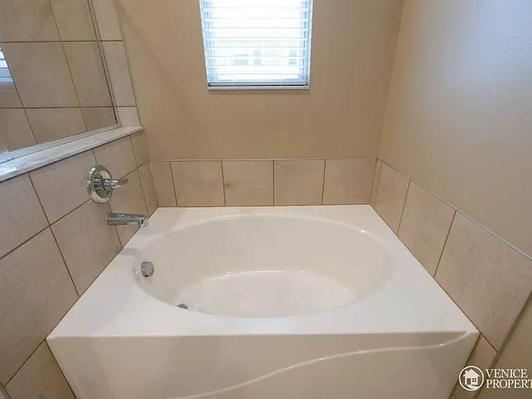 1786 Drayton Park Ct — Photo 13