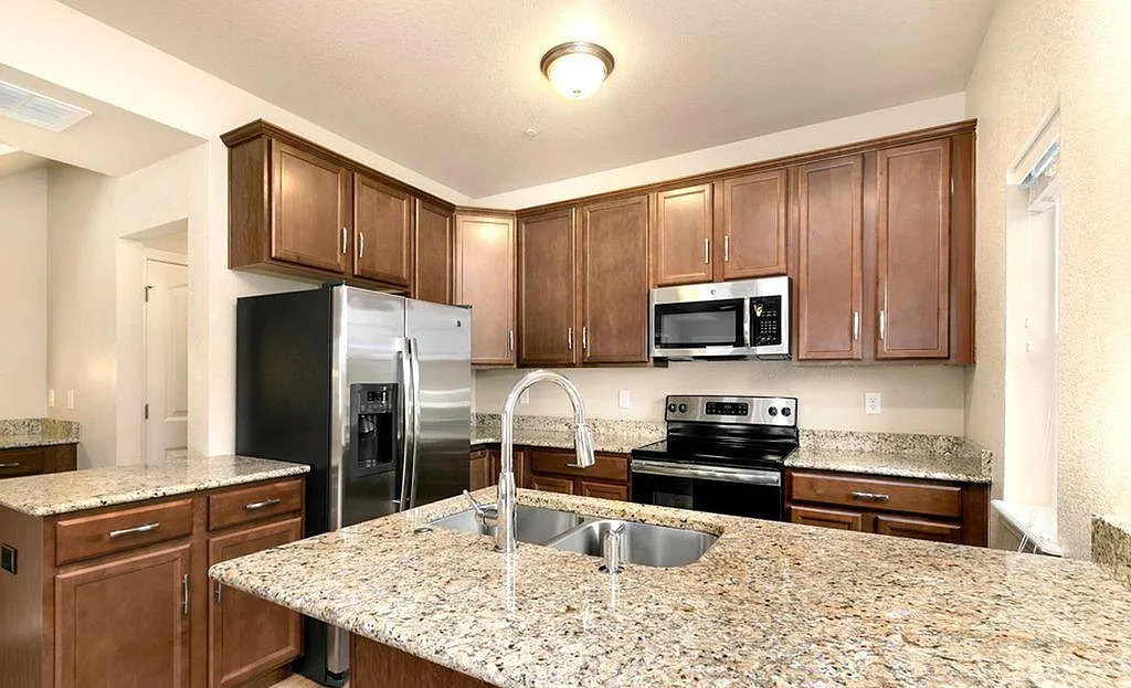3836 Manhattan Ave — Photo 2
