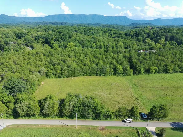 2355 Jim Henry Rd, Dandridge, TN 37725